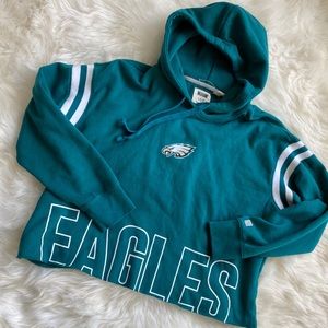 Cropped EAGLES hoodie